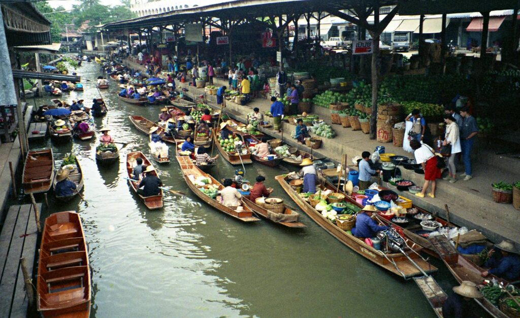 Floating market + Train Market