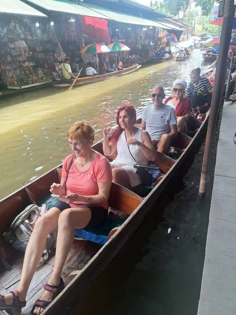 Family and friends enjoy our damnoen saduak floating market Market Tour.