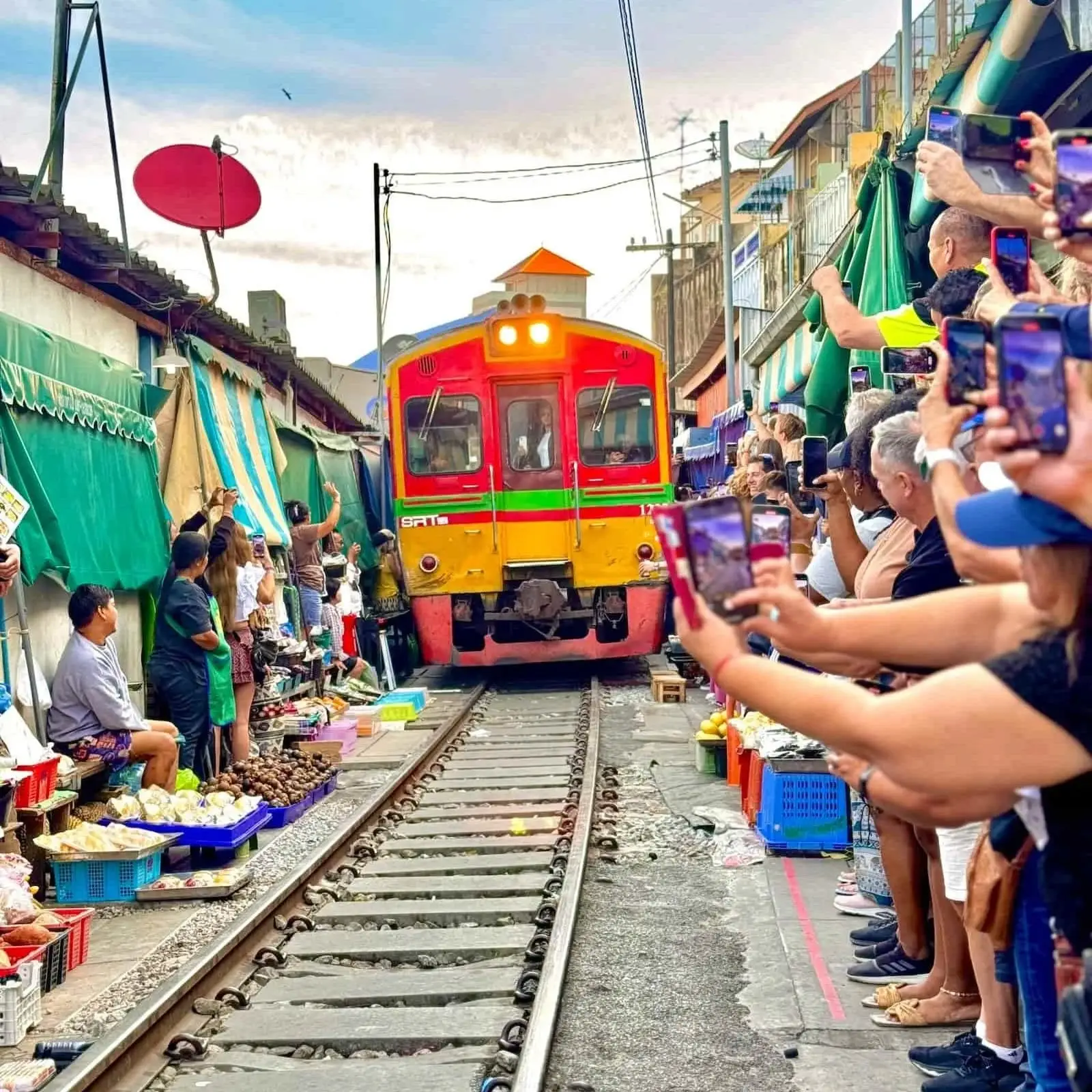 Maeklong Railway Market (Talad Rom Hub)